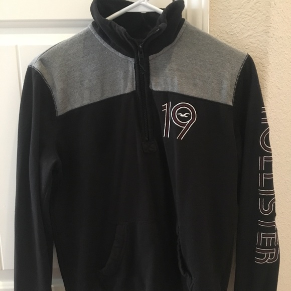 Hollister Quarter Zip Up - Picture 1 of 3